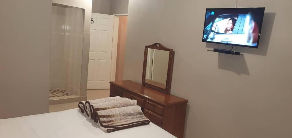 The Graceland Guesthouse Bluff Hill Esterno foto