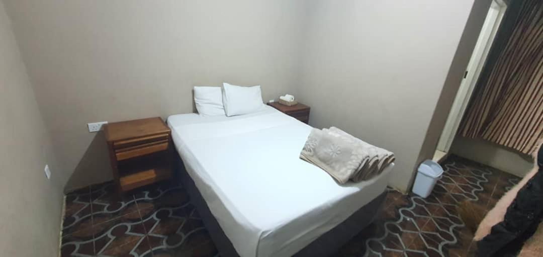 The Graceland Guesthouse Bluff Hill Esterno foto