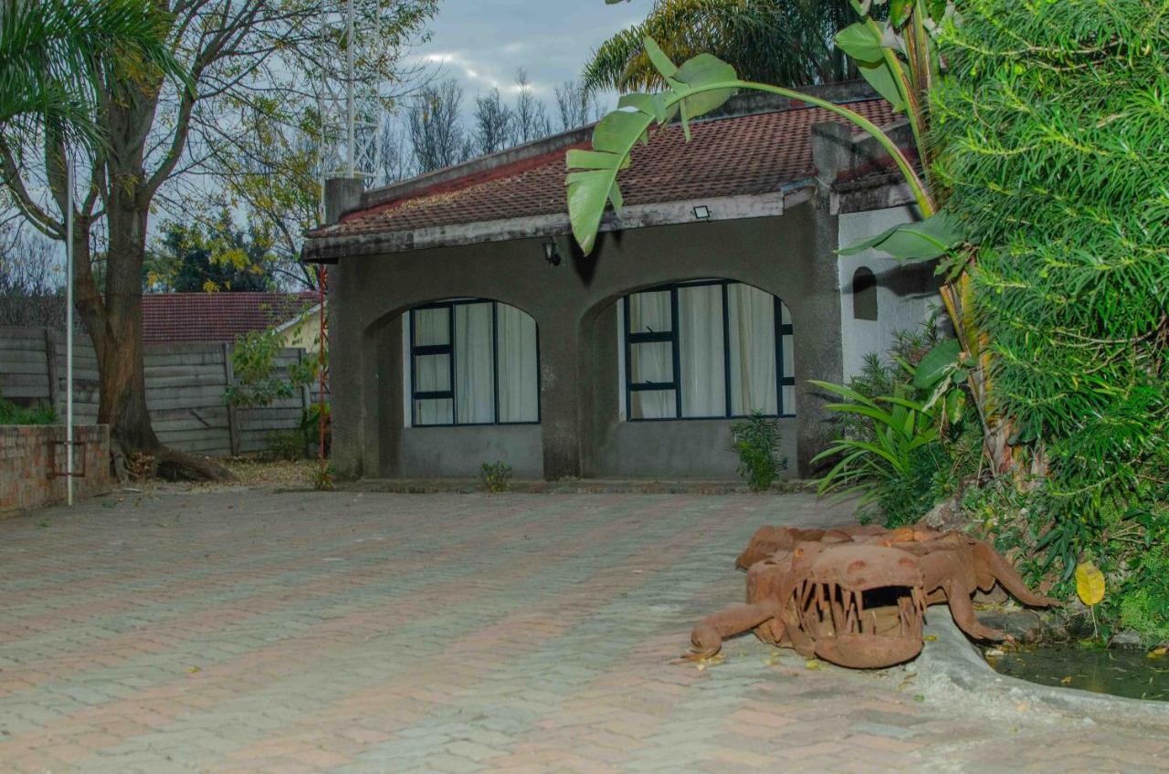 The Graceland Guesthouse Bluff Hill Esterno foto
