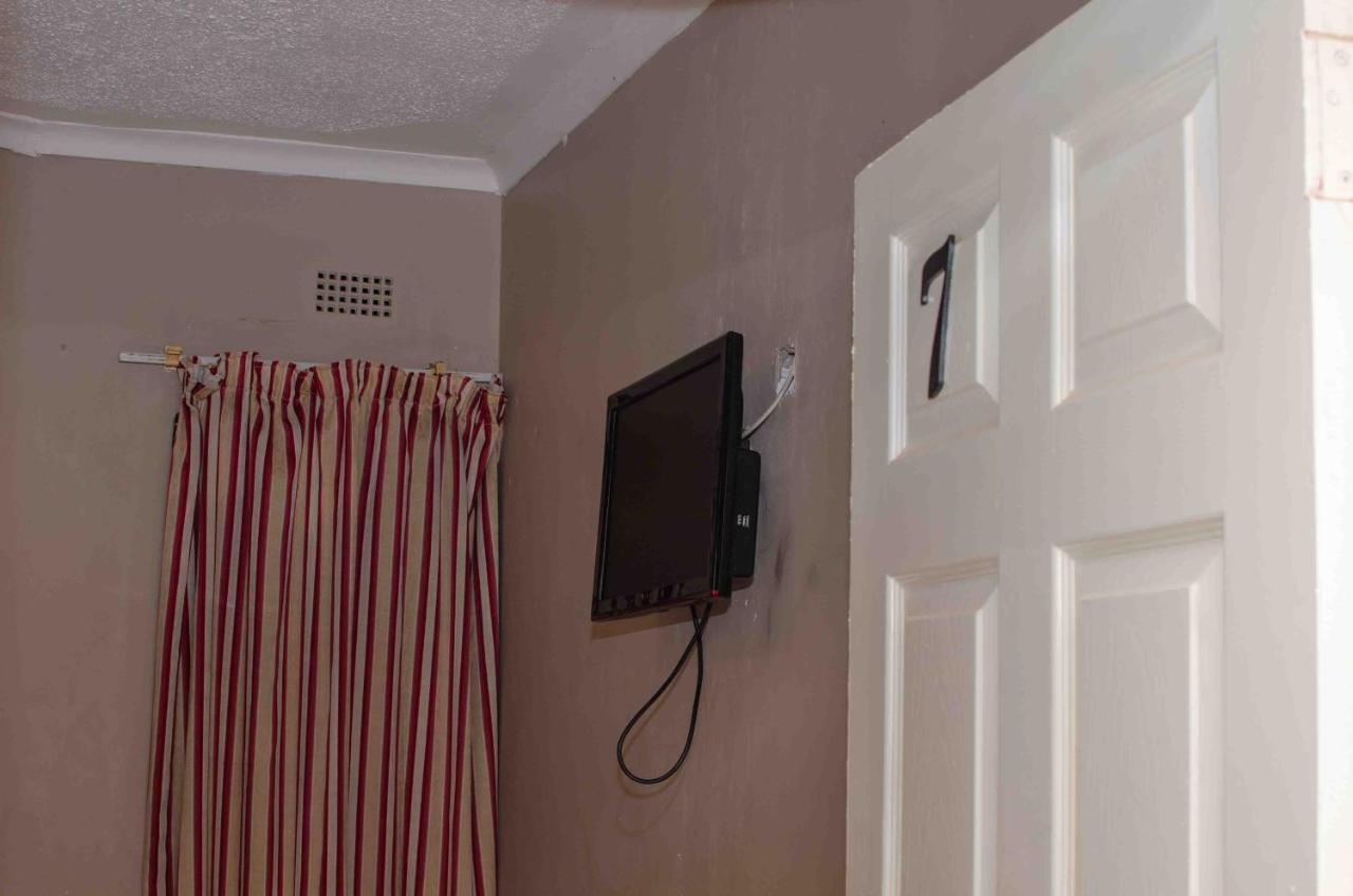 The Graceland Guesthouse Bluff Hill Esterno foto